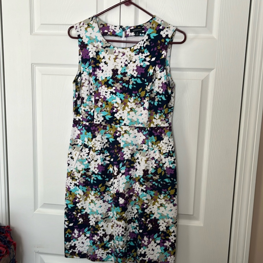 Land’s End floral sleeveless dress with pockets.